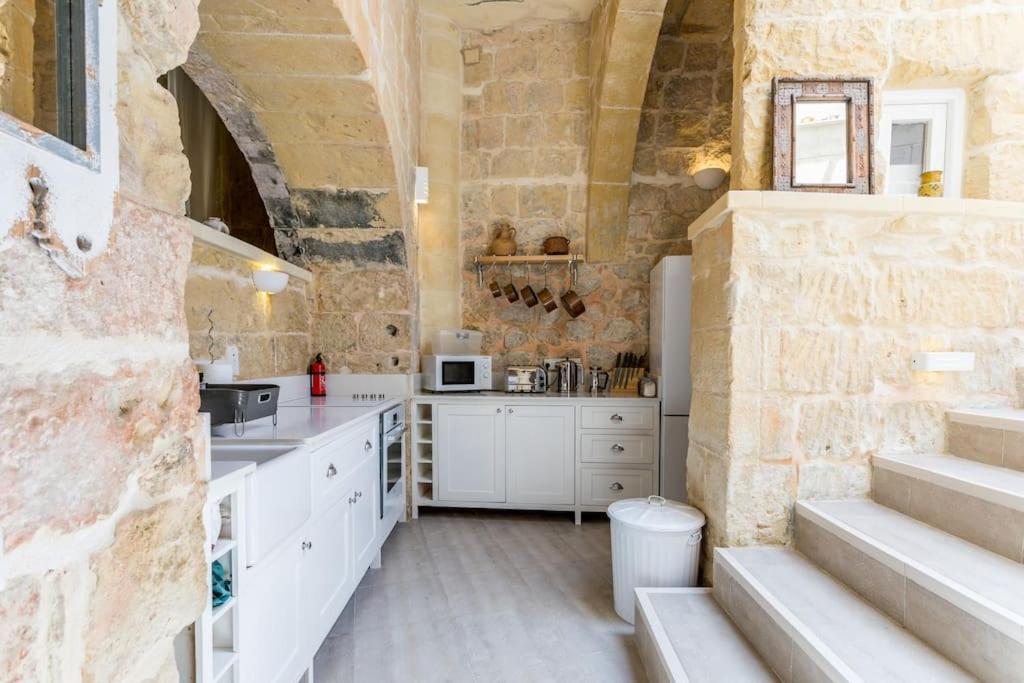 Ferienhaus Ir-remissa - Historic In Old Town Victoria